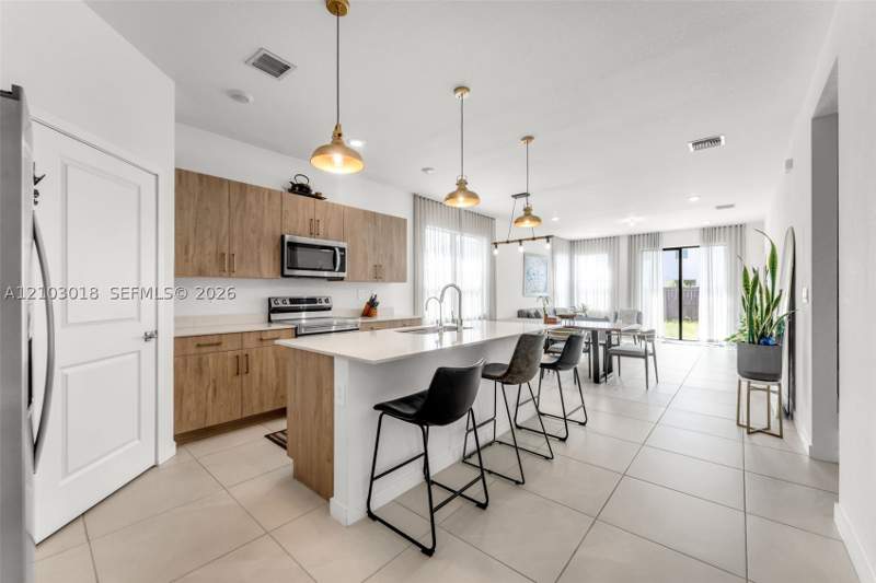 5 bedroom SingleFamilyResidence at 12918 SW 266th Ter, Dixie Heights, Homestead — photo 3