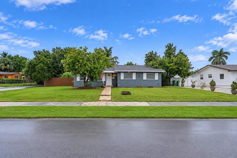 3 bedroom SingleFamilyResidence at 465 NW 16th Street, Pine Manor Part Three, Homestead — photo 2