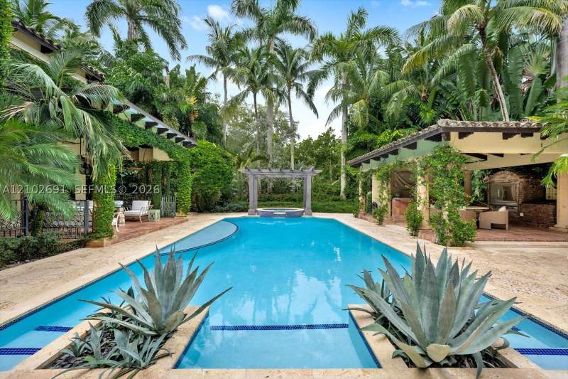 6 bedroom SingleFamilyResidence at 5746 SW 100th St, The Palm Estates, Pinecrest — photo 3