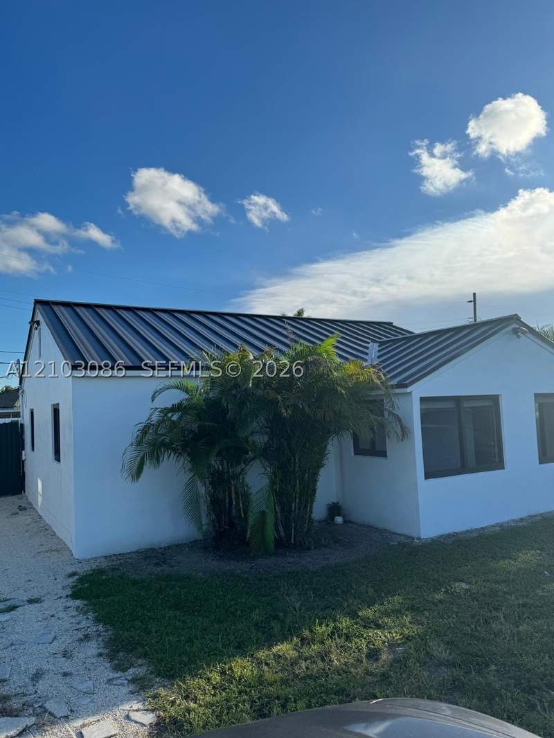 2 bedroom SingleFamilyResidence at 850 SE 2nd Pl, 2nd Addn Essex Village, Hialeah — photo 5