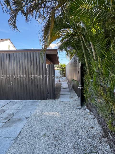 850 SE 2nd Pl, Hialeah FL - photo 7 of 32