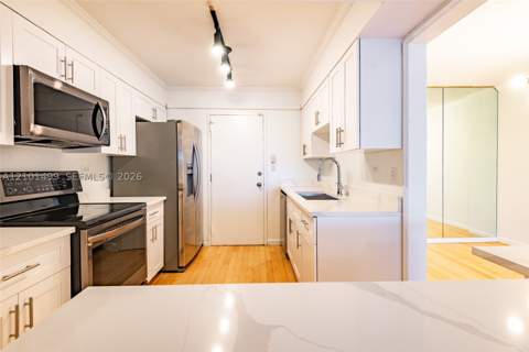 800 NE 195th St 408, Miami FL - photo 7 of 35