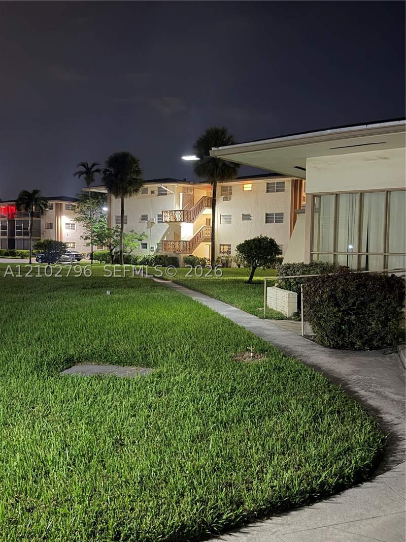 1 bedroom StockCooperative at 17050 NE 14th Ave 209, Mar-Len Gardens No 3 Corp, Miami — photo 2