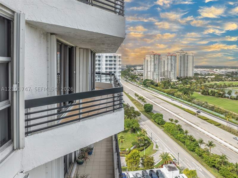 2 bedroom Condominium at 3400 NE 192 St 1905, Mystic Pointe Tower 600, Aventura — photo 2