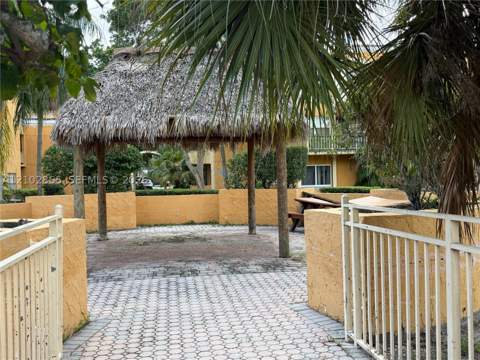 18111 NW 68th Ave F210, Hialeah FL - photo 15 of 20