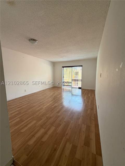 18111 NW 68th Ave F210, Hialeah FL - photo 6 of 20
