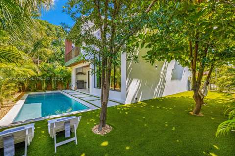 569 NW 44th St, Miami FL - photo 11 of 45