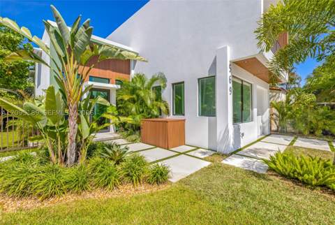 569 NW 44th St, Miami FL - photo 13 of 45
