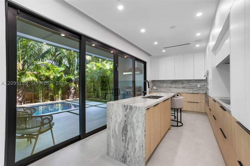 5 bedroom SingleFamilyResidence at 569 NW 44th St, Bay Vista Park Amd Pl, Miami — photo 2