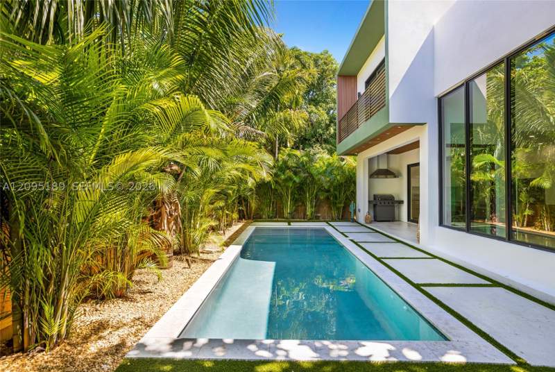 5 bedroom SingleFamilyResidence at 569 NW 44th St, Bay Vista Park Amd Pl, Miami — photo 3