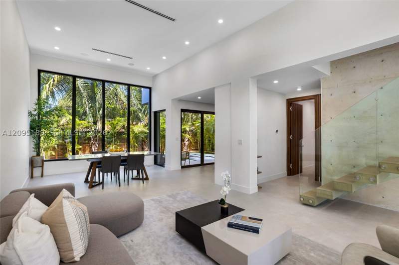5 bedroom SingleFamilyResidence at 569 NW 44th St, Bay Vista Park Amd Pl, Miami — photo 4
