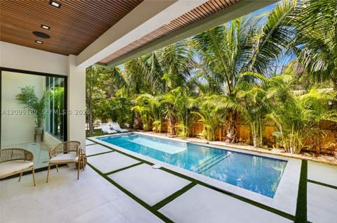 569 NW 44th St, Miami FL - photo 6 of 45