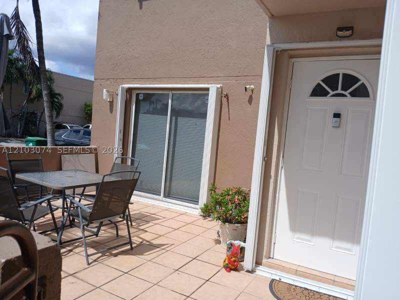 3 bedroom Townhouse at 1925 SW 118th Ct 138, Les Chateaux At Int Garde, Miami — photo 2
