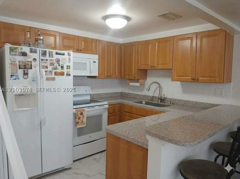 3 bedroom Townhouse at 1925 SW 118th Ct 138, Les Chateaux At Int Garde, Miami — photo 5