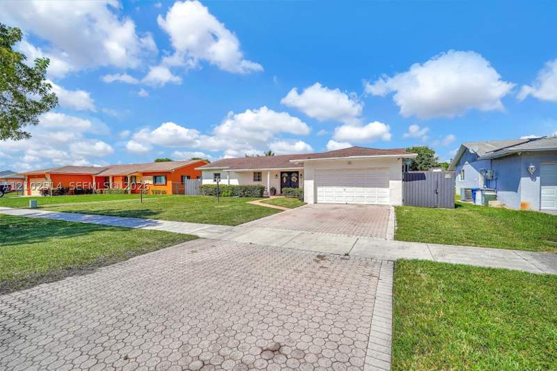4 bedroom SingleFamilyResidence at 1721 NW 191st St, Sandy Pines Estates, Miami Gardens — photo 2