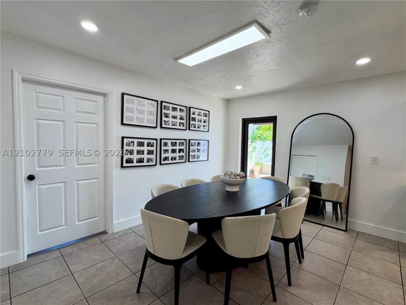 5 bedroom SingleFamilyResidence at 14643 SW 104th Ave, Richmond Hgts Ests 3rd Ad, Miami — photo 3