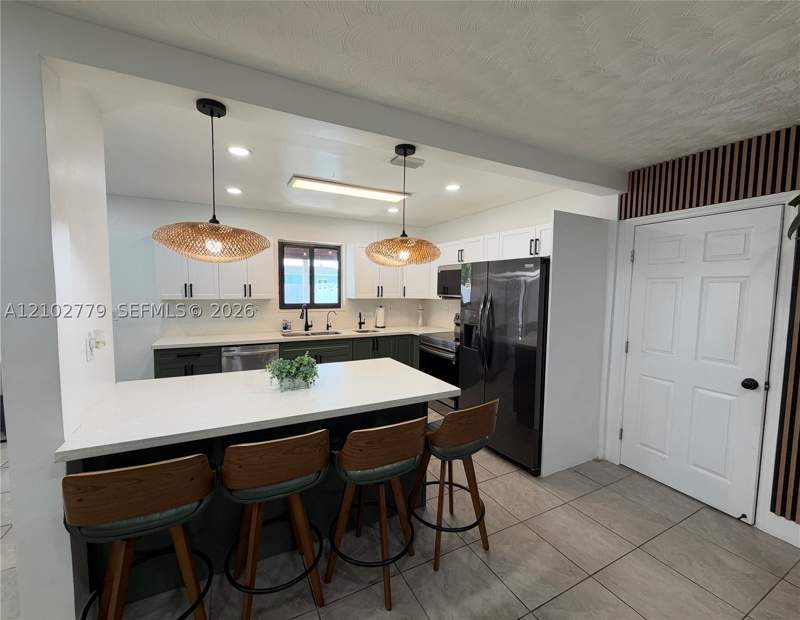 5 bedroom SingleFamilyResidence at 14643 SW 104th Ave, Richmond Hgts Ests 3rd Ad, Miami — photo 4