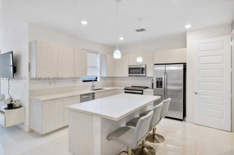 8110 NW 104th Ct, Doral FL - photo 6 of 41