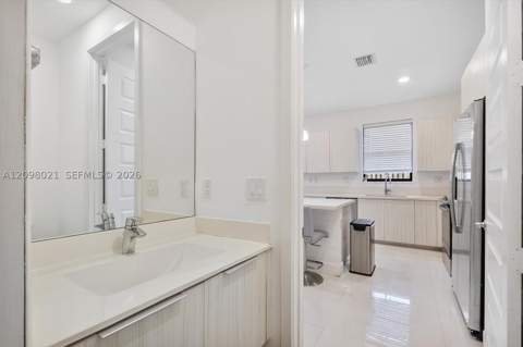 8110 NW 104th Ct, Doral FL - photo 8 of 41