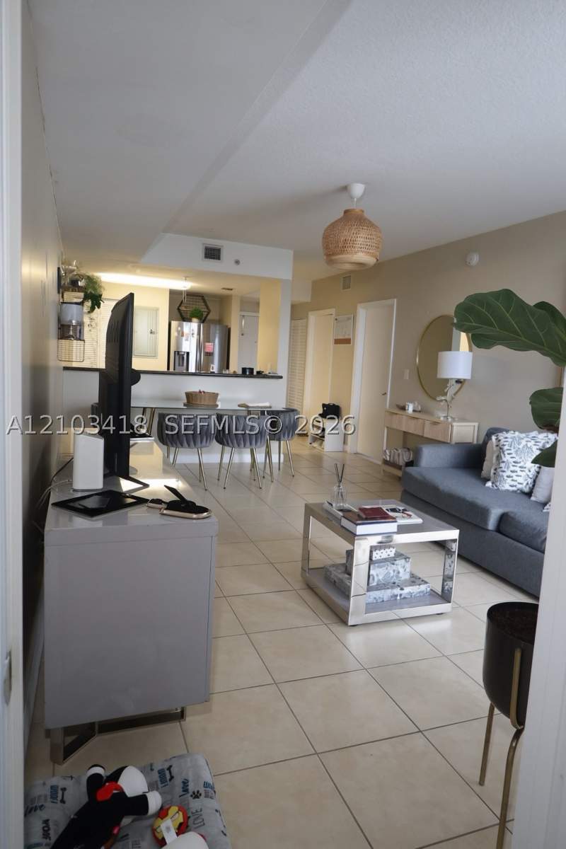2 bedroom Condominium at 1 Glen Royal Pkwy 1004, Altos De Miami Condo, Miami — photo 3