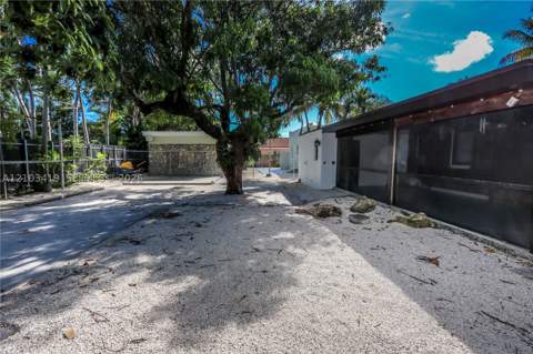 3095 NW 3rd St, Miami FL - photo 10 of 33