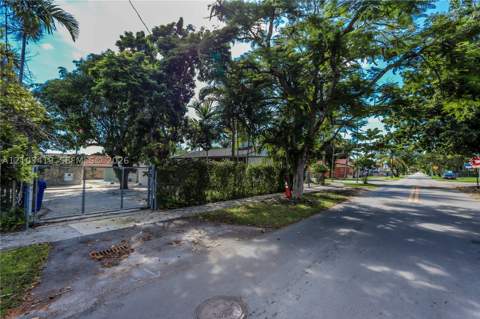 3095 NW 3rd St, Miami FL - photo 11 of 33