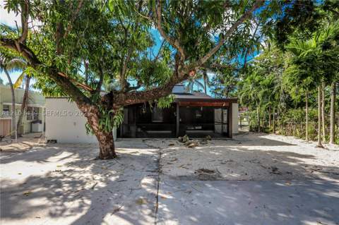 3095 NW 3rd St, Miami FL - photo 7 of 33