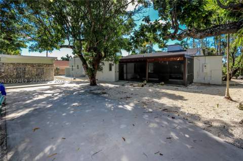 3095 NW 3rd St, Miami FL - photo 8 of 33
