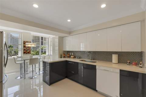 5660 Collins Ave 4B, Miami Beach FL - photo 6 of 34
