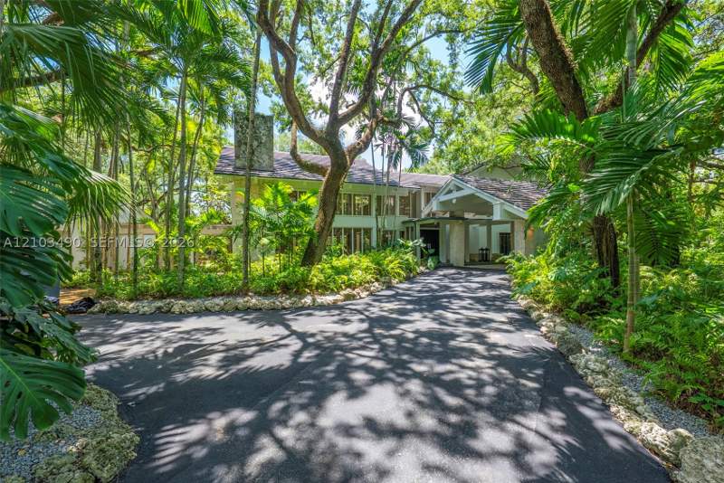 4 bedroom SingleFamilyResidence at 5600 Oakwood Ln, Snapper Creek Oaks, Coral Gables — photo 4