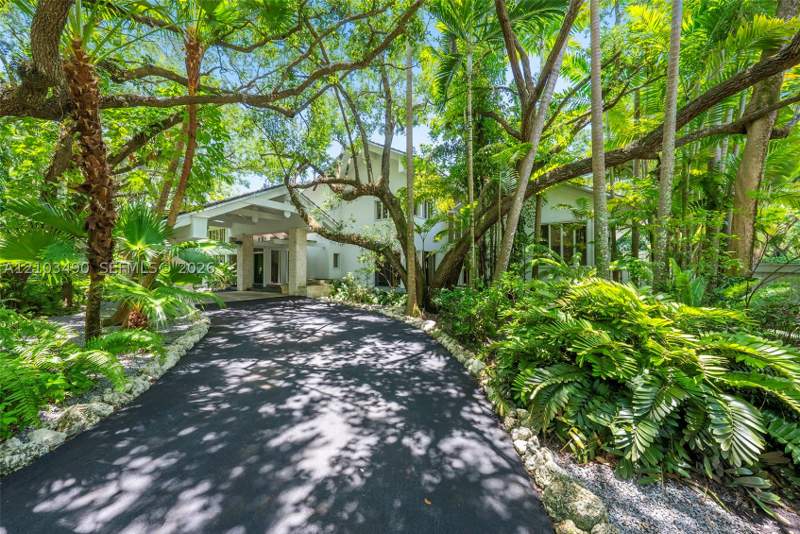 4 bedroom SingleFamilyResidence at 5600 Oakwood Ln, Snapper Creek Oaks, Coral Gables — photo 5