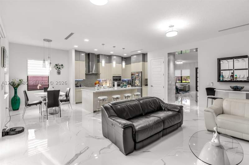 3 bedroom SingleFamilyResidence at 8924 NW 161st Ter, Dunnwoody Lake, Miami Lakes — photo 5