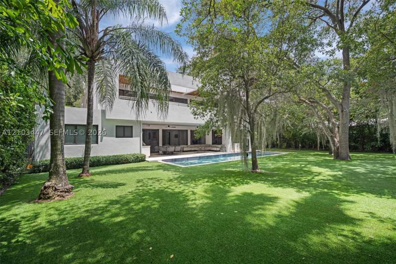 6 bedroom SingleFamilyResidence at 1760 Chucunantah Rd, Sunshine Fruits Co, Miami — photo 2