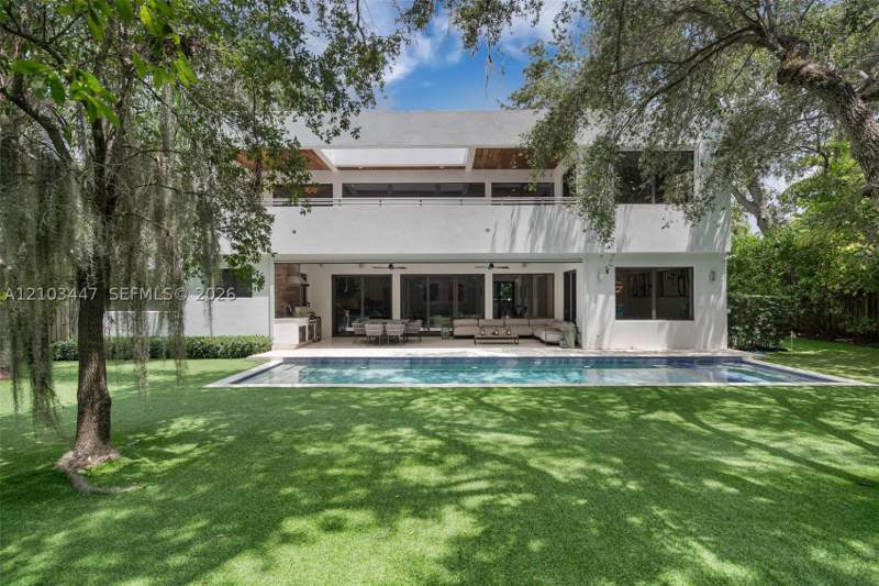 6 bedroom SingleFamilyResidence at 1760 Chucunantah Rd, Sunshine Fruits Co, Miami — photo 3