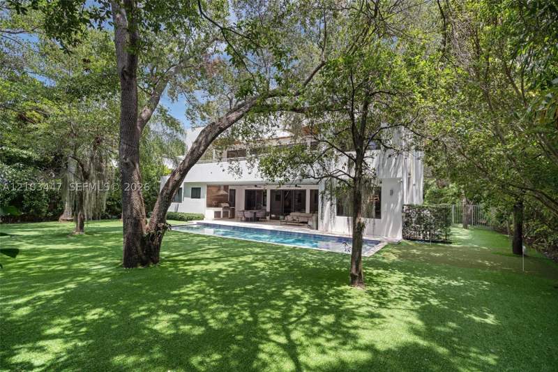 6 bedroom SingleFamilyResidence at 1760 Chucunantah Rd, Sunshine Fruits Co, Miami — photo 4