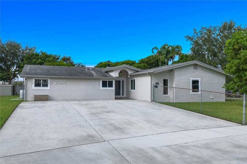 3 bedroom SingleFamilyResidence at 10198 SW 203rd Ter, Bel Aire Sec 6, Cutler Bay — photo 2