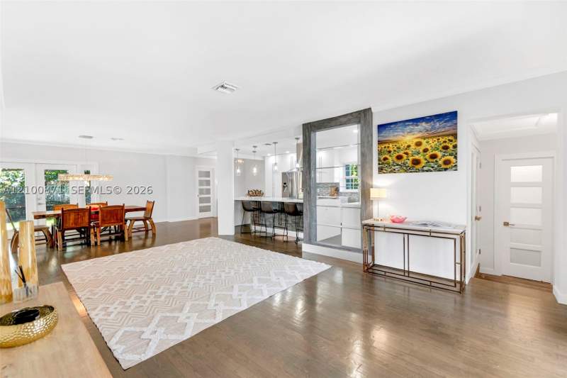 3 bedroom SingleFamilyResidence at 8810 Garland Ave, Second Amd Plat Of Norman, Surfside — photo 4