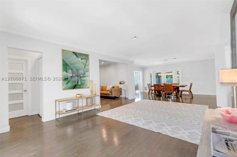 3 bedroom SingleFamilyResidence at 8810 Garland Ave, Second Amd Plat Of Norman, Surfside — photo 5