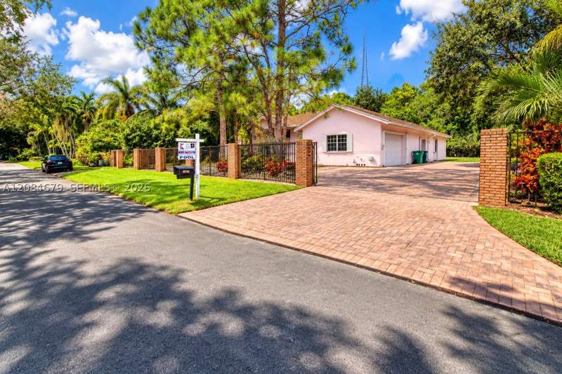 4 bedroom SingleFamilyResidence at 17401 SW 266th Ter, Country Ridge Estates, Homestead — photo 2