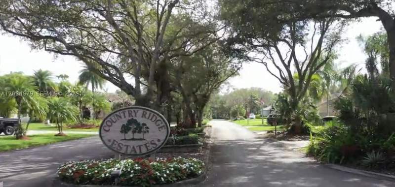 4 bedroom SingleFamilyResidence at 17401 SW 266th Ter, Country Ridge Estates, Homestead — photo 4