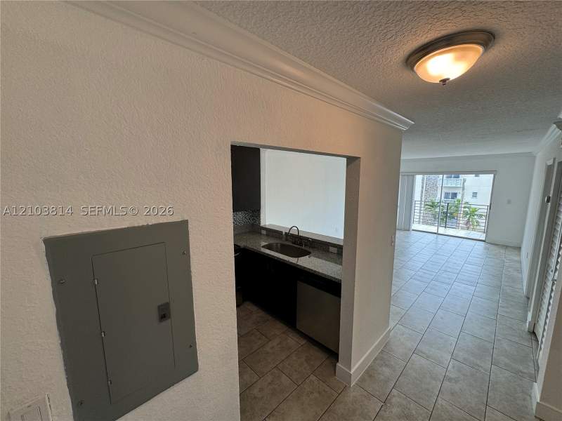 1 bedroom Condominium at 365 NE 125th St 401, Malky Condo, North Miami — photo 2