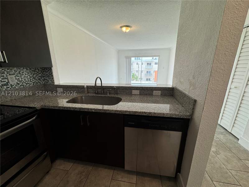 1 bedroom Condominium at 365 NE 125th St 401, Malky Condo, North Miami — photo 3
