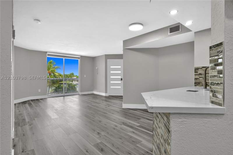 2 bedroom Condominium at 5880 Collins Ave 403, La Rive Gauche Condo, Miami Beach — photo 2