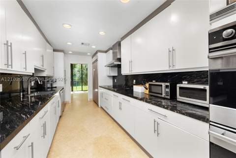 1566 NE Quayside Ter D14, Miami FL - photo 14 of 37