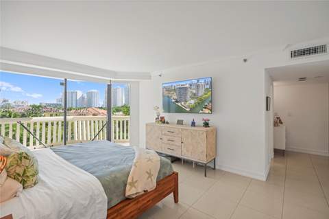 1000 W Island Blvd 504, Aventura FL - photo 12 of 51