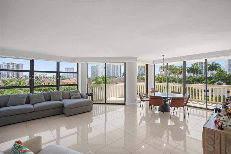 3 bedroom Condominium at 1000 W Island Blvd 504, 1000 Isl Blvd Williams Is, Aventura — photo 2