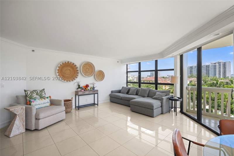 3 bedroom Condominium at 1000 W Island Blvd 504, 1000 Isl Blvd Williams Is, Aventura — photo 4