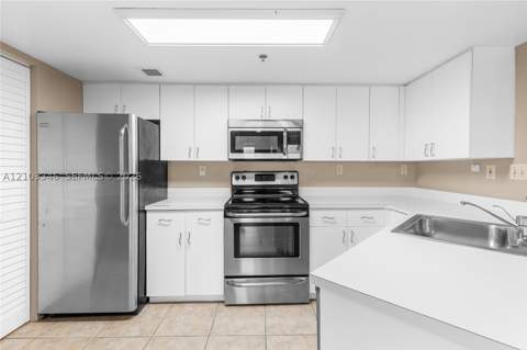 2351 Douglas Rd 611, Miami FL - photo 6 of 34
