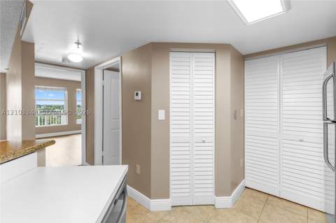 2351 Douglas Rd 611, Miami FL - photo 7 of 34
