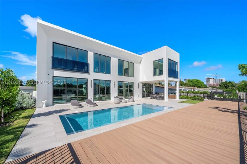 6 bedroom SingleFamilyResidence at 2380 NE 196th St, Enchanted Lake Sec 5, Miami — photo 3